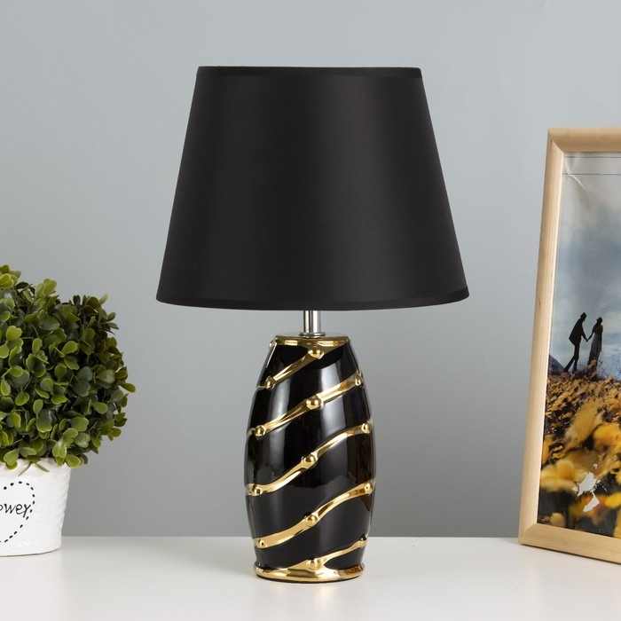 Настольная лампа Настольная лампа "Касиния" Е14 40Вт черно-золотой 22х22х35 см RISALUX