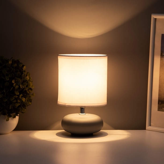 Настольная лампа Настольная лампа "Ассенса" Е14 40вт серо-белый 13х13х22 см