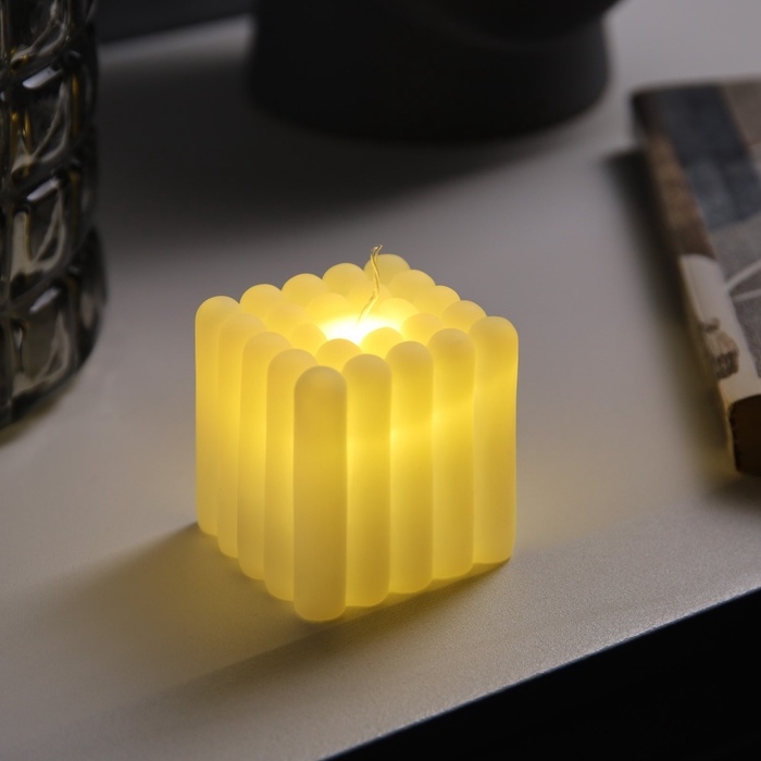 Светодиодная фигура «Куб» 5х5 см, батарейки АG13х3 (в комплекте), свечение теплое белое Светодиодная фигура «Куб» 5х5 см, батарейки АG13х3 (в комплекте), свечение теплое белое