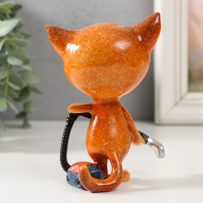 Сувенир полистоун лак Сувенир полистоун лак "Котик с пылесосом" 9х5,7х12,3 см