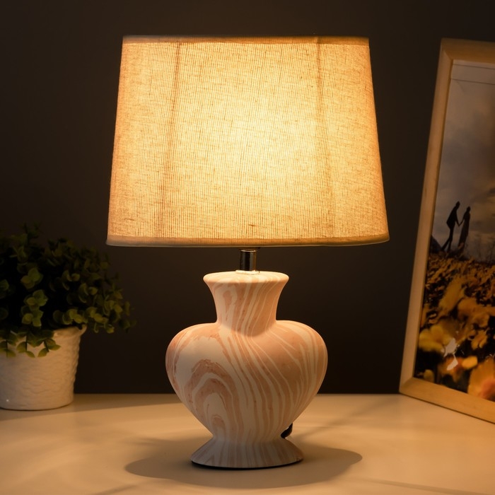 Настольная лампа Настольная лампа "Хертц" E14 40Вт белый-бежевый 23х15х34 см RISALUX