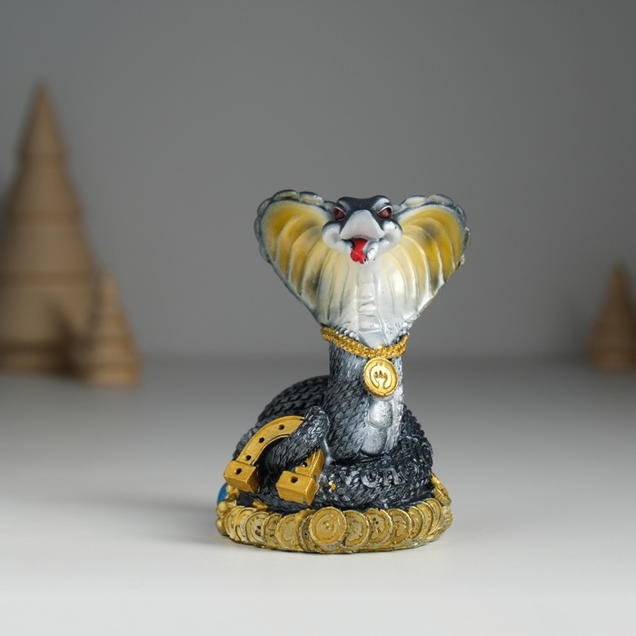 Сувенир полистоун Сувенир полистоун "Змея тёмная с подковой" 5,8х5,5х9 см