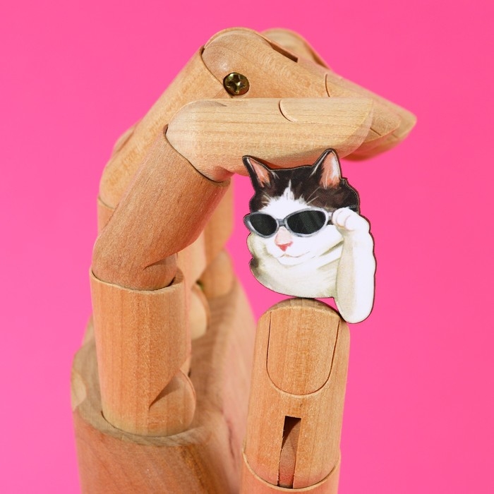 Значок деревянный «Кот в очках», серия мемы , 2,4 х 3,2 см Значок деревянный «Кот в очках», серия мемы , 2,4 х 3,2 см