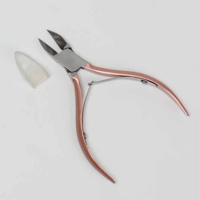 Кусачки педикюрные, 2 пружины, 10,5 см, длина лезвия - 15 мм, цвет серебристый/розовое-золото Кусачки педикюрные, 2 пружины, 10,5 см, длина лезвия - 15 мм, цвет серебристый/розовое-золото