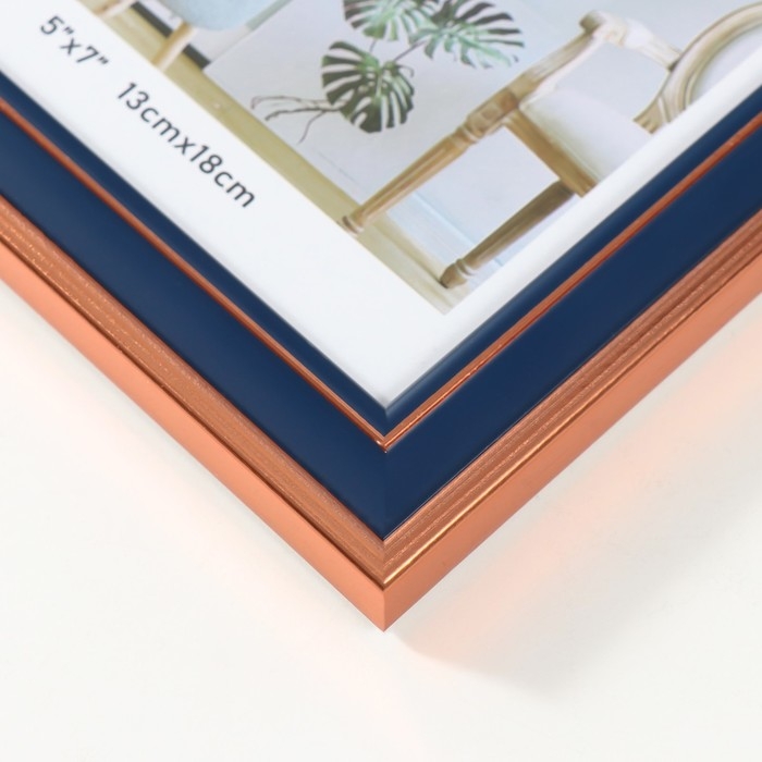 Фоторамка пластик 13х18 см Фоторамка пластик 13х18 см "Тёмно-синяя с медной обводкой" 1,4х16,2х21,2 см
