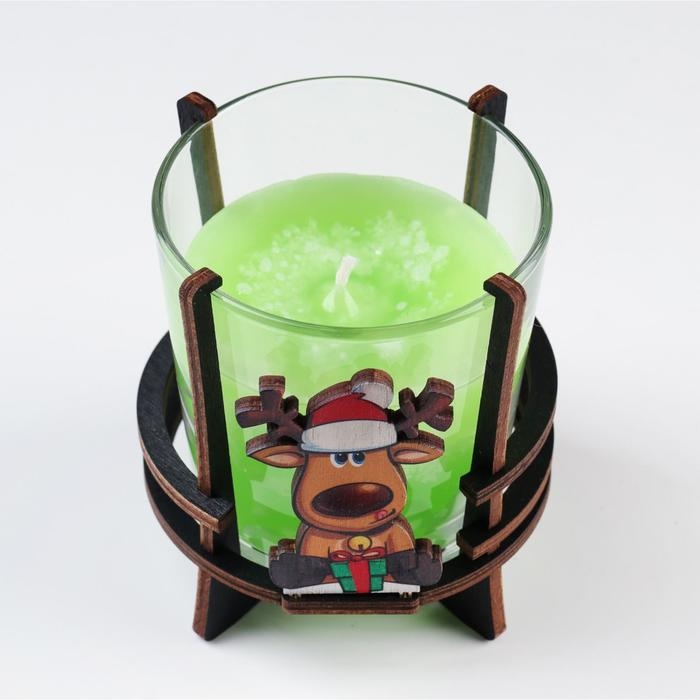 Свеча ароматическая в стакане на подставке  Свеча ароматическая в стакане на подставке "Новогодний олень", 10х9,5х9 см, яблоко