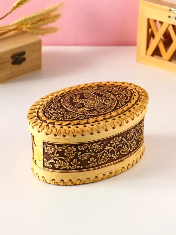 Шкатулка овальная  Шкатулка овальная "Маленькая Белочка", 14х9х6см, береста