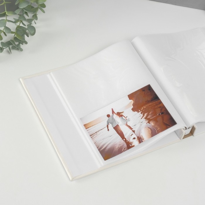 Фотоальбом на 100 фото кожзам 10х15 см  Фотоальбом на 100 фото кожзам 10х15 см "Пчёлка в цветочном букете" в коробке 4х22х23 см