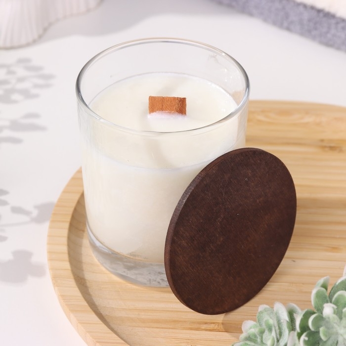 Свеча из соевого воска в стакане с деревянным фитилем и крышкой  Свеча из соевого воска в стакане с деревянным фитилем и крышкой "Весенний ландыш", 110 гр