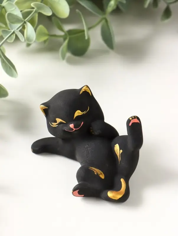 Фигурка керамика &laquo;Котик с лапкой&raquo;, 7 см, чёрный
