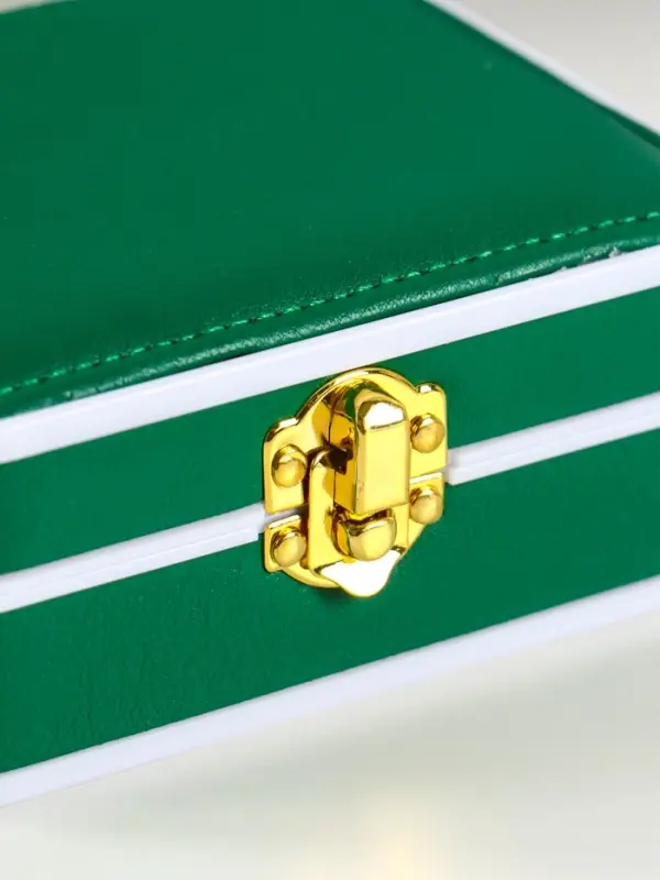 Шкатулка пластик, кожзам для украшений 6 ячеек, 10 полос, зелёная 13,5х11,5х5,5 см