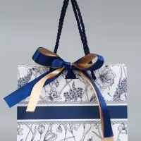 Пакет подарочный "Цветы", с бантом, 19 х 15 х 7 см