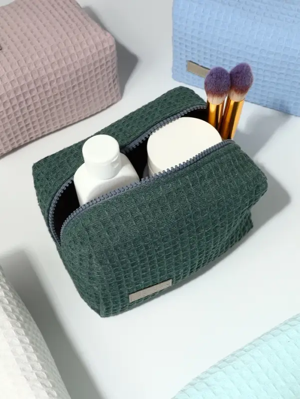 Косметичка женская на молнии TEXTURA, объёмная, средний размер, мягкая, зелёная