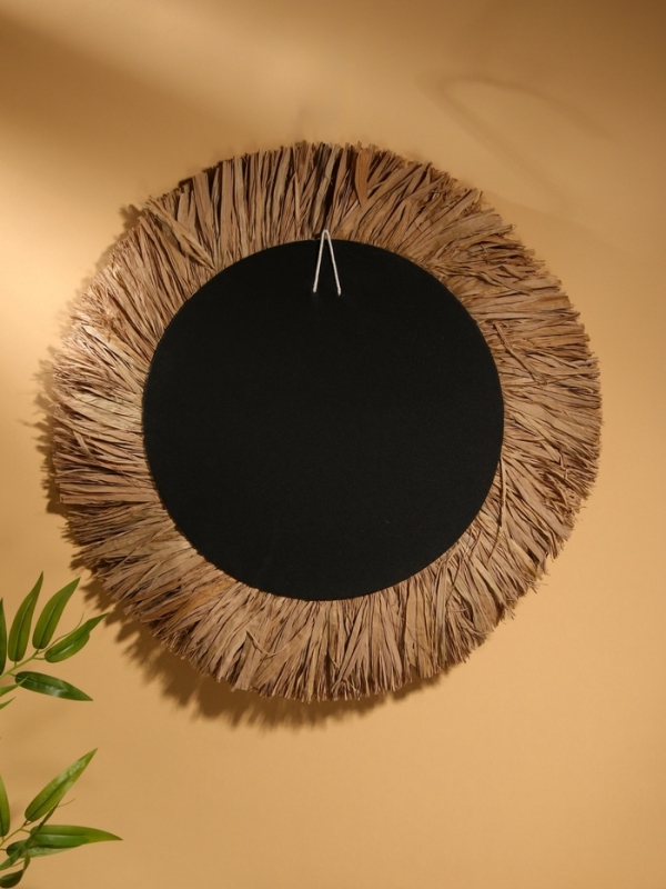 Зеркало настенное 60 см (декорировано ракушкой и бисером)