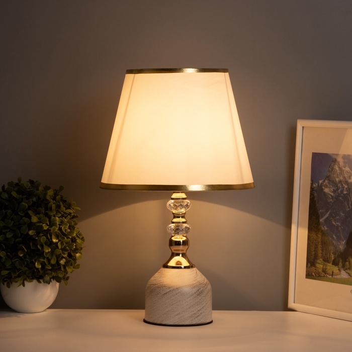 Лампа настольная Лампа настольная "Эдикт" 1х40Вт Е27 белый/золото 27х27х45см