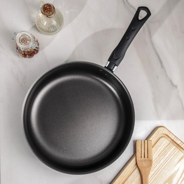 Сотейник Consul, 3,7 л, d=26 см, стеклянная крышка, пластиковая ручка, антипригарное покрытие, цвет чёрный Сотейник Consul, 3,7 л, d=26 см, стеклянная крышка, пластиковая ручка, антипригарное покрытие, цвет чёрный