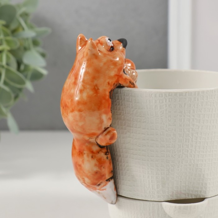 Сувенир керамика на кашпо  Сувенир керамика на кашпо "Белочка с жёлудем" 4,9х4,4х11 см