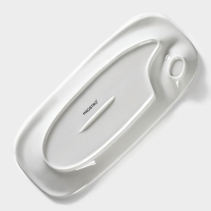 Блюдо фарфоровое с соусником Magistro «Бланш», 28×12,5 см, цвет белый