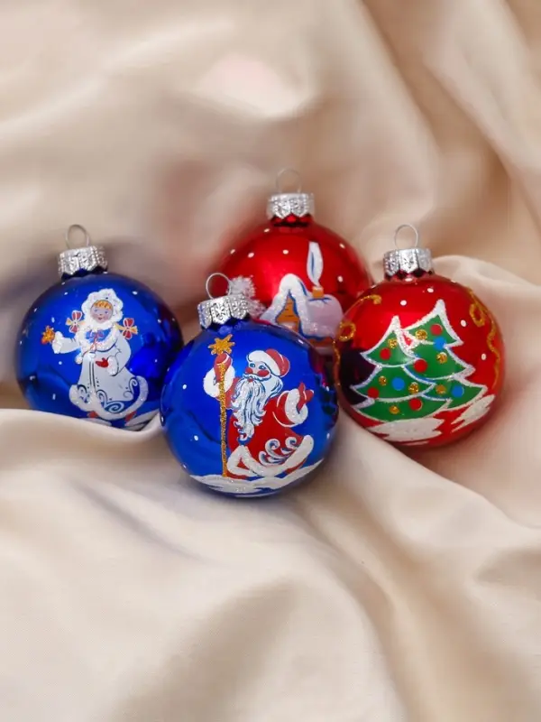 Набор новогодних шаров &laquo;Презент&raquo;, 4 шт., d=6 см