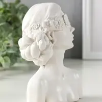 Статуэтка интерьерная "Девушка с повязкой на глазах", 14,3х9,5х7 см Статуэтка интерьерная "Девушка с повязкой на глазах", 14,3х9,5х7 см