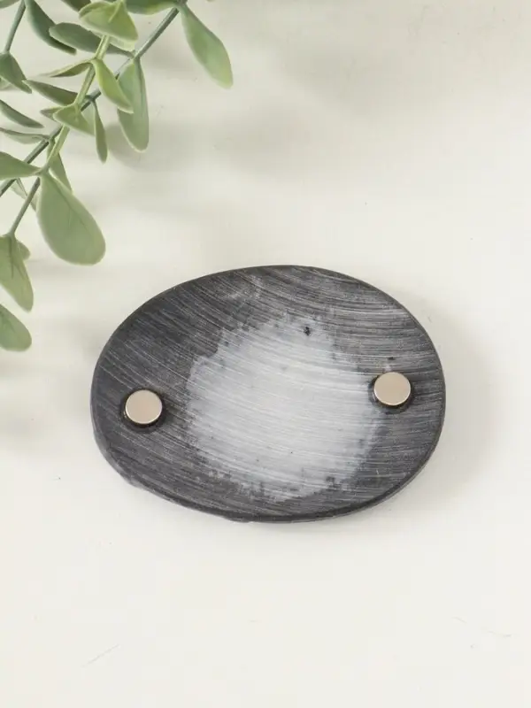 Магнит Магнит "Погонщик оленей на фоне северного сияния (барельеф)" 6 см