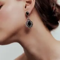 Серьги со стразами &laquo;Изящность&raquo;, ажурная, чёрные в чернёном серебре