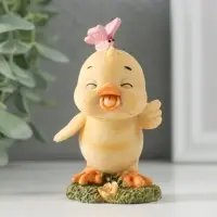 Фигурка полистоун &laquo;Утёнок с бабочкой на полянке&raquo;, 6&times;5.5&times;9.5 см