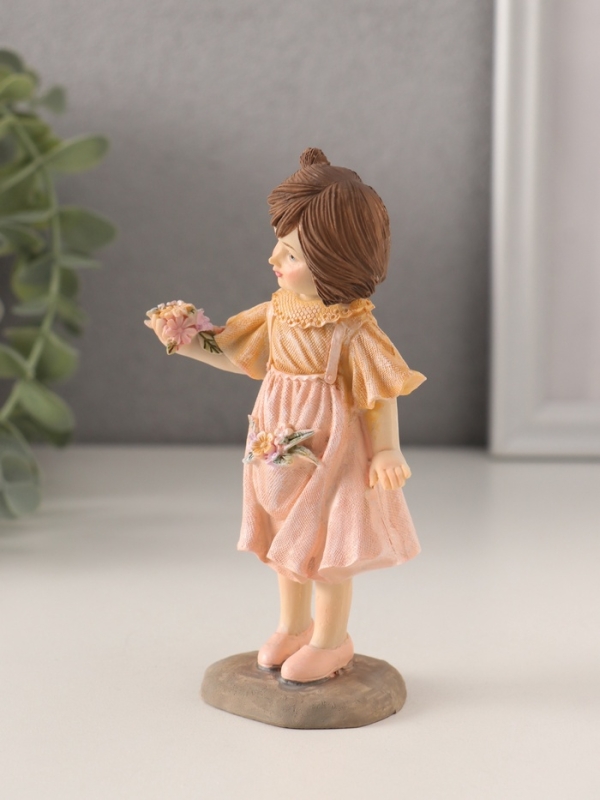 Сувенир полистоун Сувенир полистоун "Малышка в платье с цветами в кармашке" 6,5х4х12,5 см