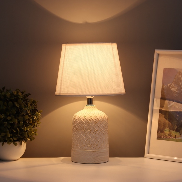 Лампа настольная Лампа настольная "Узор" 1х40Вт Е14 белый 20х20х34см