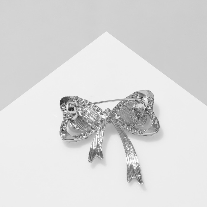 Брошь &laquo;Кошачий глаз&raquo; бант, цвет белый в серебре