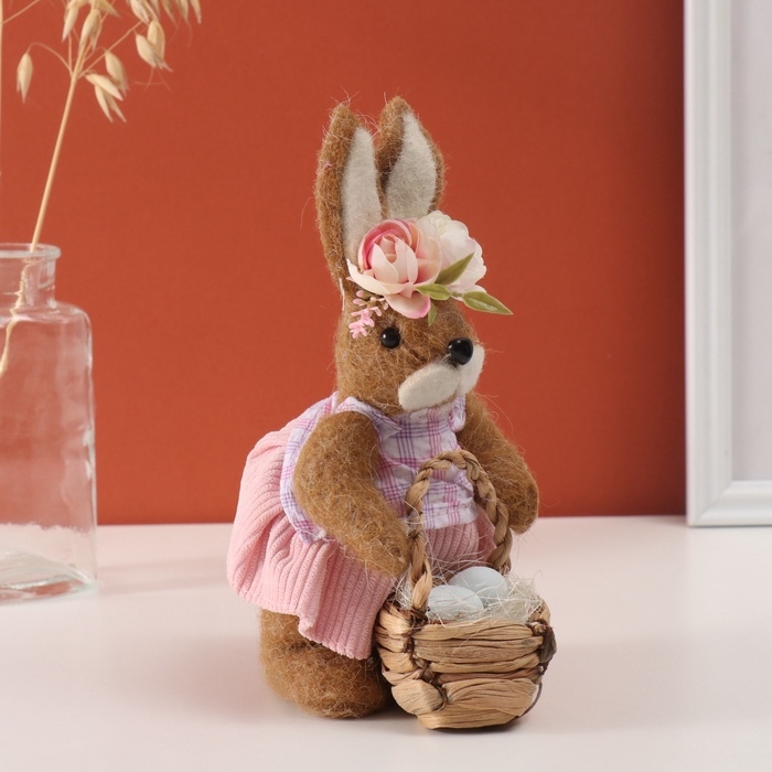 Декор Декор "Заюшка в розовом платьице с корзинкой с яичками" 14х22х10 см
