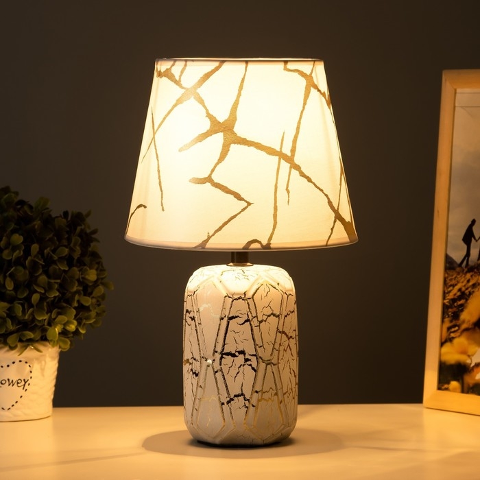 Настольная лампа Настольная лампа "Анде" Е14 40Вт бело-золотистый 20х20х33 см RISALUX