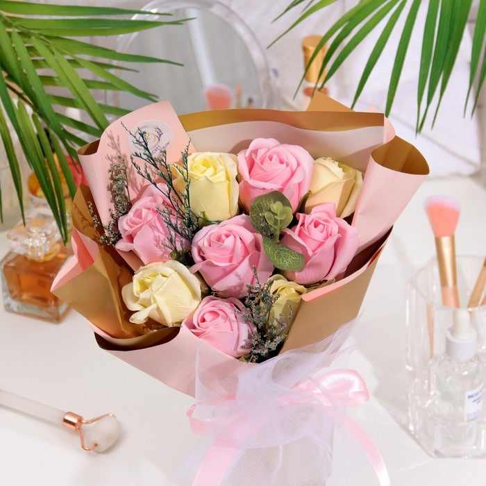 Премиальный букет из розово-желтых мыльных роз, 9 шт Премиальный букет из розово-желтых мыльных роз, 9 шт