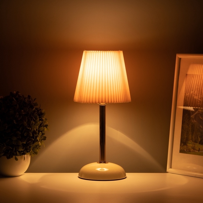 Лампа настольная Лампа настольная "Лира" 1х40Вт Е27 белый/золото/бежевый 15х15х32,5см