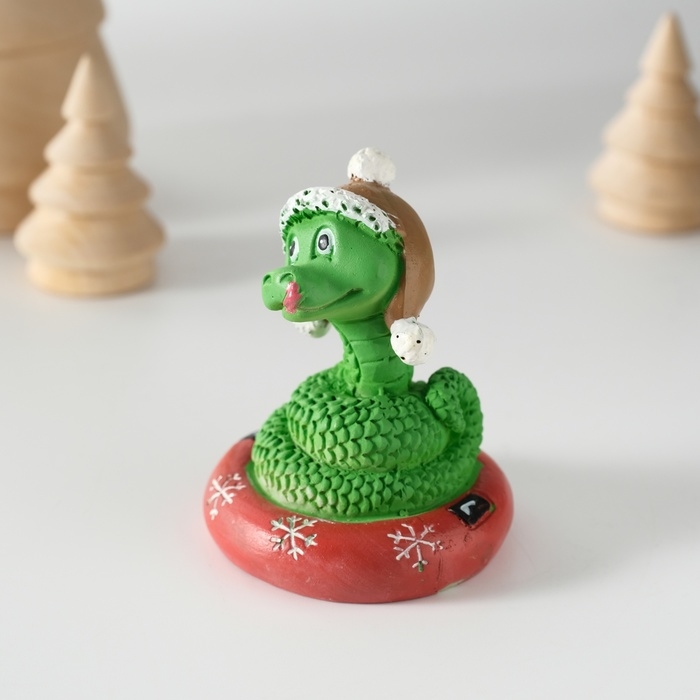 Сувенир полистоун Сувенир полистоун "Змей в шапке-ушанке на тюбинге" 5,2х6 см