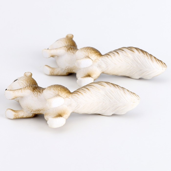 Миниатюра кукольная «Милая белочка», набор 2 шт., размер 1 шт. — 1,5 × 6 × 3,5 см