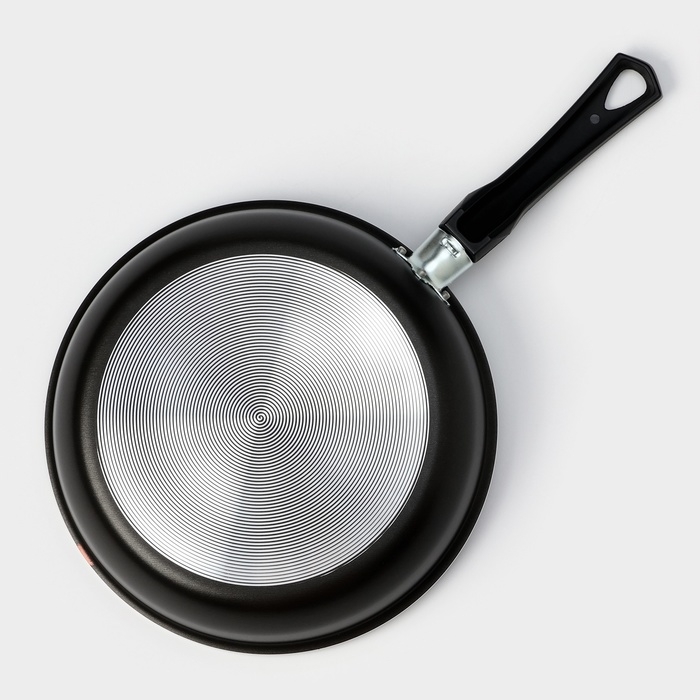 Сковорода «Классика атлас», d=24 см, пластиковая ручка, стеклянная крышка, антипригарное покрытие, цвет чёрный Сковорода «Классика атлас», d=24 см, пластиковая ручка, стеклянная крышка, антипригарное покрытие, цвет чёрный