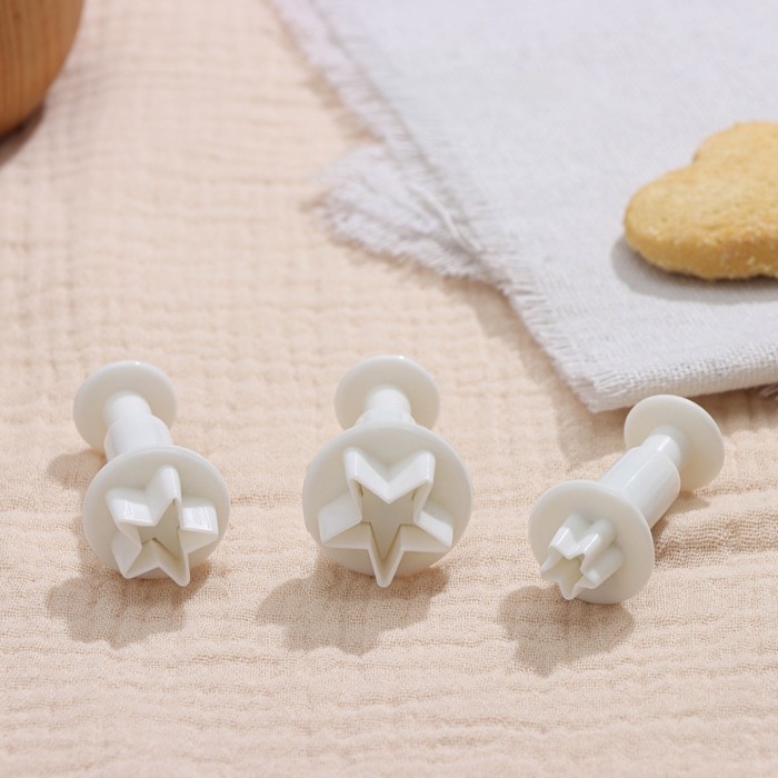 Набор плунжеров кондитерских Доляна «Звёздочка», 3 шт: d=2 см, d=2,2 см, d=2,5 см, цвет белый Набор плунжеров кондитерских Доляна «Звёздочка», 3 шт: d=2 см, d=2,2 см, d=2,5 см, цвет белый