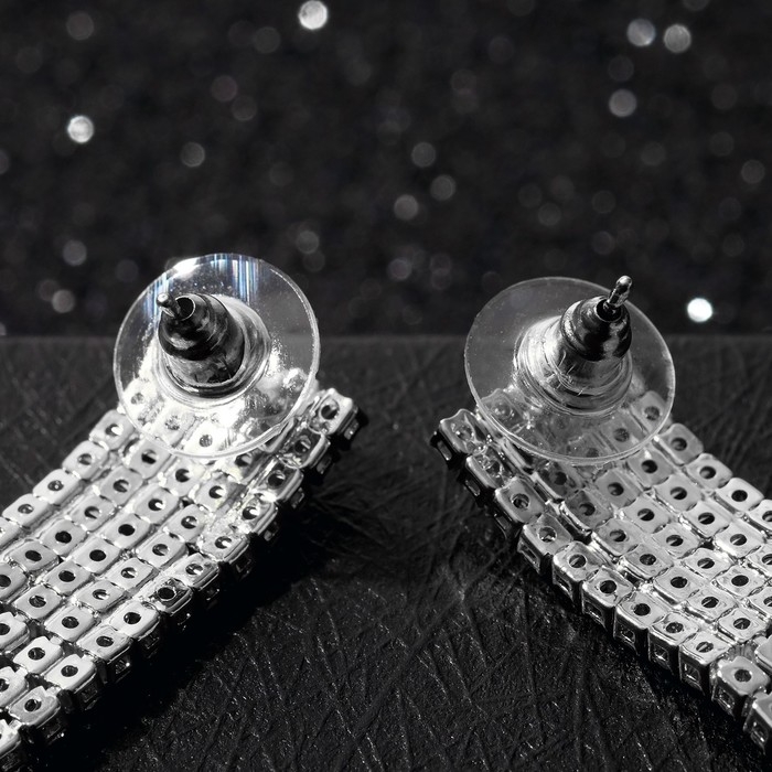 Серьги висячие со стразами «Водопад» на прямоугольнике, цвет белый в серебре, 9 см Серьги висячие со стразами «Водопад» на прямоугольнике, цвет белый в серебре, 9 см