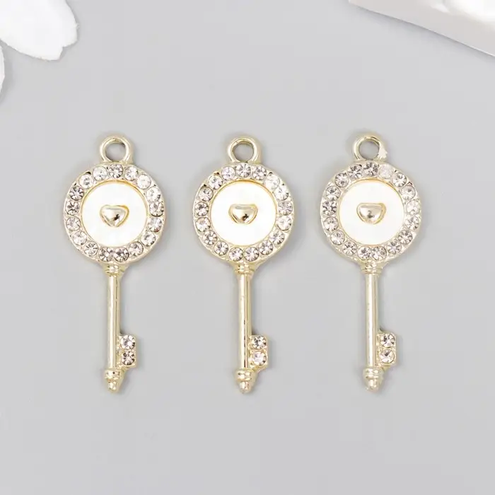 Металлический элемент, декоративная подвеска &laquo;Арт Узор. Ключик с сердцем в серединке&raquo;, эмаль, стразы, 3.1&times;1.3 см