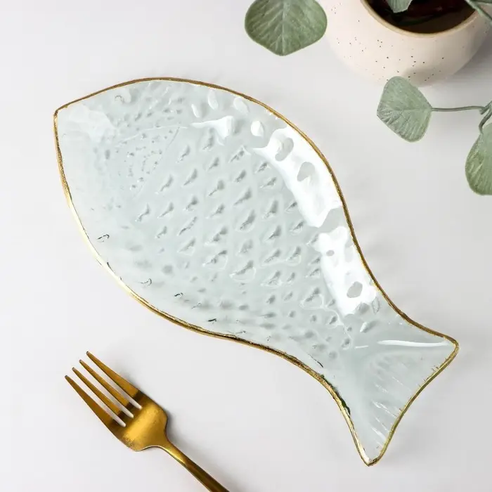 Блюдо стеклянное сервировочное «Рыбка», 13×24 см, с золотой каймой Блюдо стеклянное сервировочное «Рыбка», 13×24 см, с золотой каймой