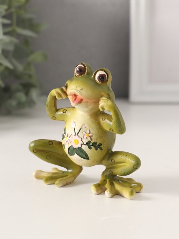 Сувенир полистоун Сувенир полистоун "Лягушонок строит рожицы, с цветами на животике" 10,5х4х8,5 см