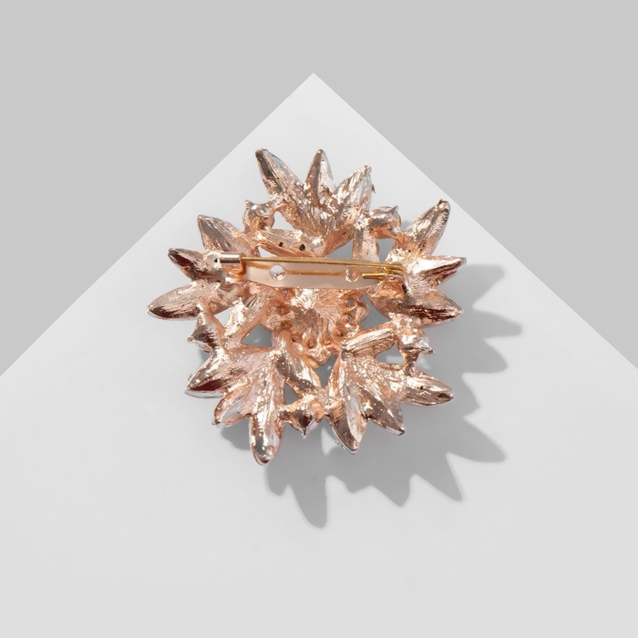 Брошь «Цветок» с листьями, цвет радужно-коричневый в розовом золоте Брошь «Цветок» с листьями, цвет радужно-коричневый в розовом золоте