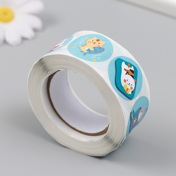 Наклейка бумага Наклейка бумага "Будни котиков" d=2,5 см 500 шт в рулоне 3х6,5х6,5 см