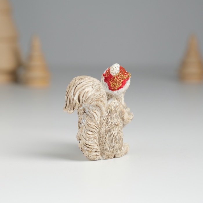 Сувенир полистоун  Сувенир полистоун "Белочка в красной шапочке" МИКС 5х7,7х4,5 см