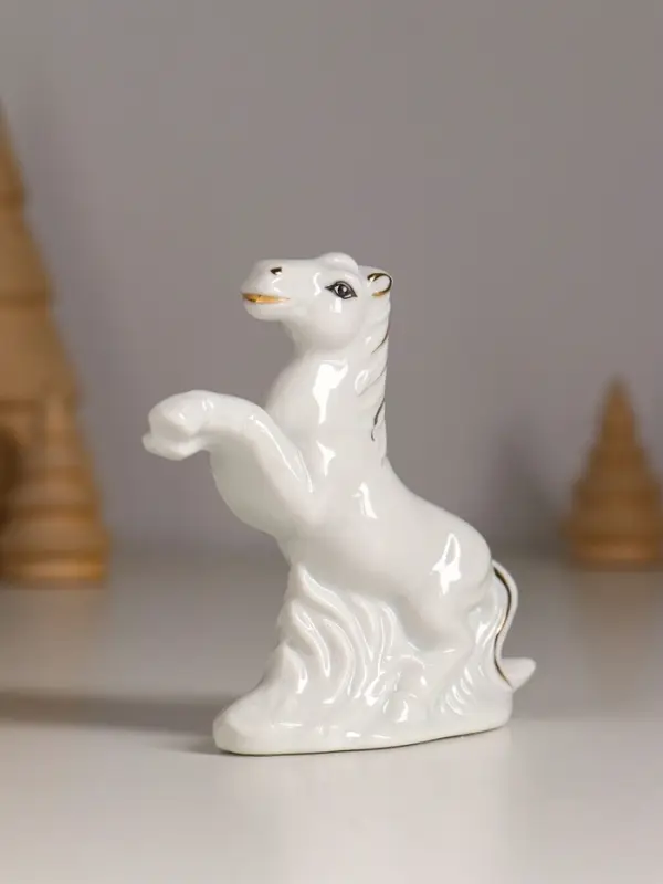 Сувенир керамика "Кони на лугу" белый с золотом набор 5 шт 7,5х2,5х7 см