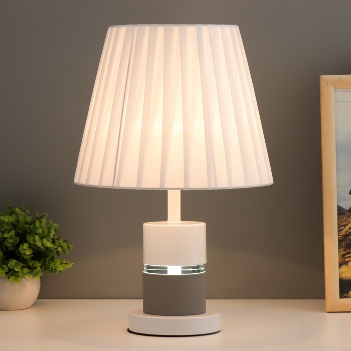 Настольная лампа Аурика E27 40Вт бело-серые 25х25х41 см RISALUX Настольная лампа Аурика E27 40Вт бело-серые 25х25х41 см RISALUX