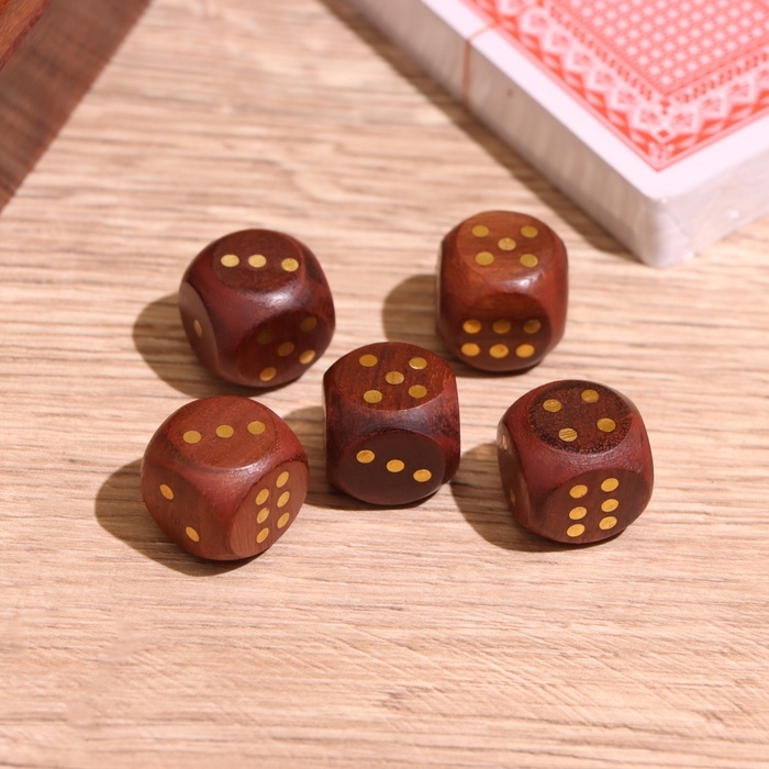 Игра настольная 2в1 (кубики + колода карт) 11,5х11,5х3,5 см, дерево шишам Игра настольная 2в1 (кубики + колода карт) 11,5х11,5х3,5 см, дерево шишам