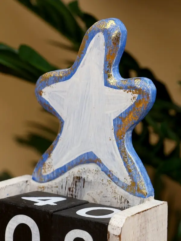 Календарь настольный «Морская звезда», 10.5×5.5×18 см, дерево, золотисто-синий Календарь настольный «Морская звезда», 10.5×5.5×18 см, дерево, золотисто-синий