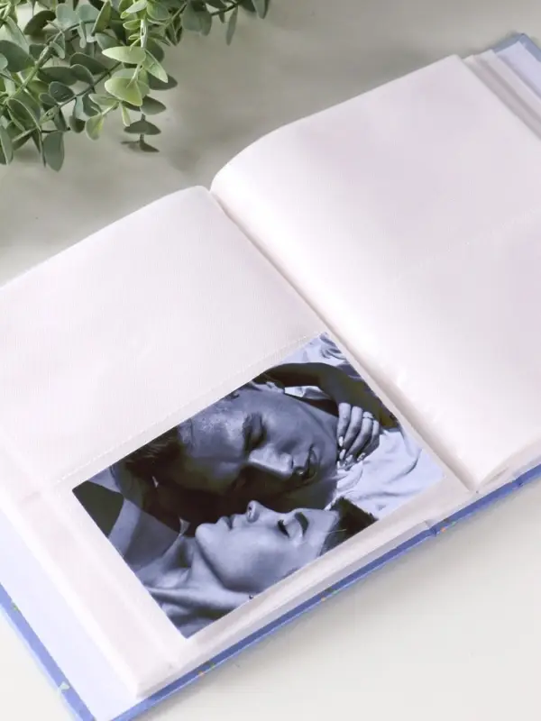 Фотоальбом 200 фото 10X15см,"Три пуговки", голубой, ПП карм.